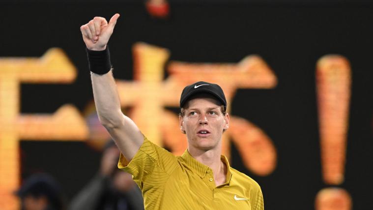 Jannik Sinner tauschte sich mit Giovanni Franzoni aus. © ANSA / LUKAS COCH