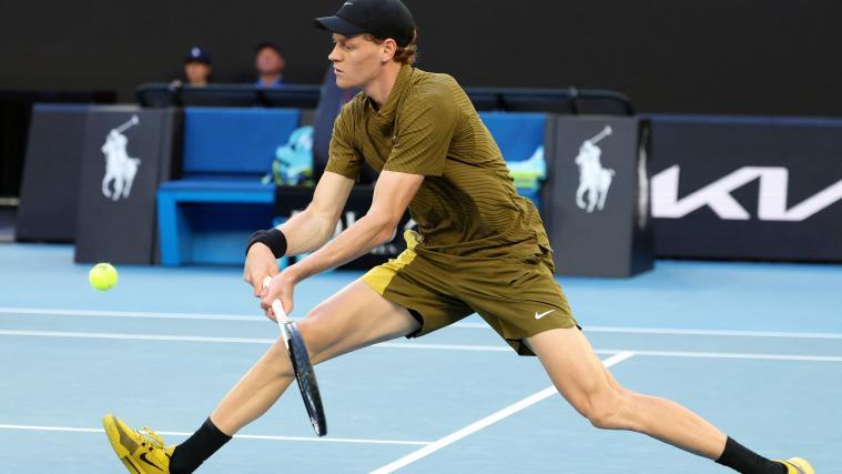 Jannik Sinner wirft in Melbourne alles in die Waagschale. © APA/afp / DAVID GRAY