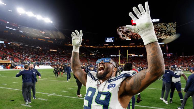 Leonard Williams feiert mit den Fans. © APA / LACHLAN CUNNINGHAM