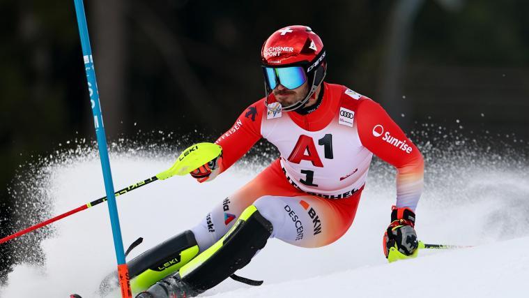 Loic Meillard führt nach dem ersten Durchgang. © ANSA / ANNA SZILAGYI