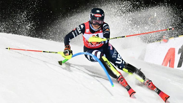 Mikaela Shiffrin reaches for victory. © APA / BARBARA GINDL