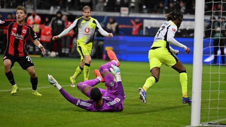 Mit der letzten Aktion des Spiels traf Carney Chukwuemeka für den BVB zum Ausgleich. © APA/afp / KIRILL KUDRYAVTSEV