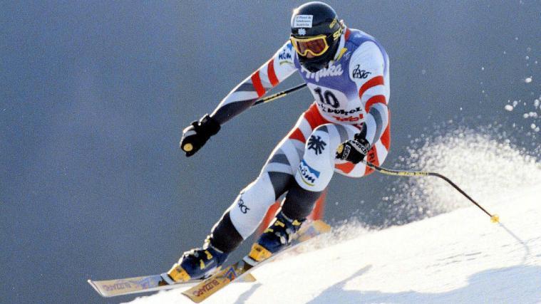 Mit legendärem Kinnschutz  unterwegs zu seinem noch immer bestehenden Streckenrekord auf der Streif: Am 25. Jänner 1997 war Fritz Strobl in 1.51,58 Minuten im Ziel. © APA