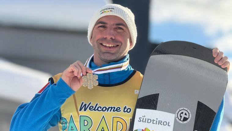 Nach (dreimal) WM-Gold möchte der Para-Snowboarder Emanuel Perathoner auch bei den Paralympics zuschlagen. © FISI
