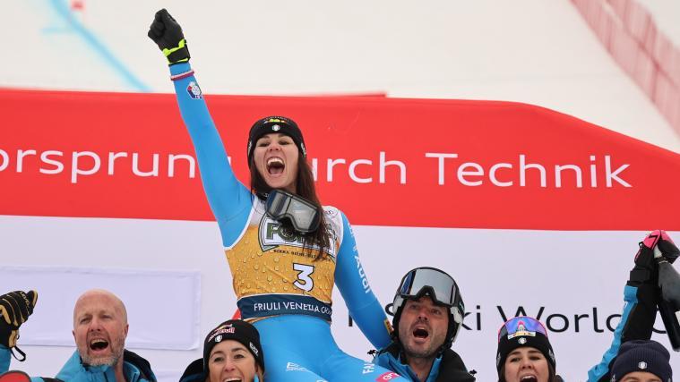 Nicol Delago is celebrated by her team. © Pentaphoto