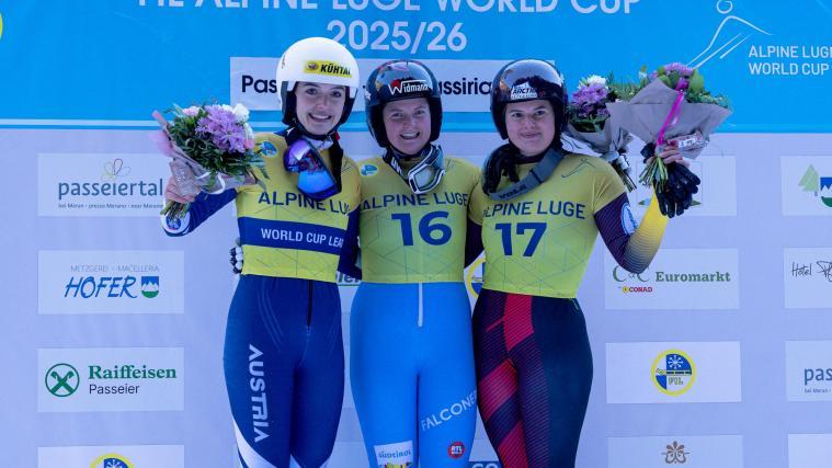 Riccarda Ruetz, Nadine Staffler et Lisa Walch (de gauche à droite) sur le podium à Passeier. © Ulrich Wilhelm