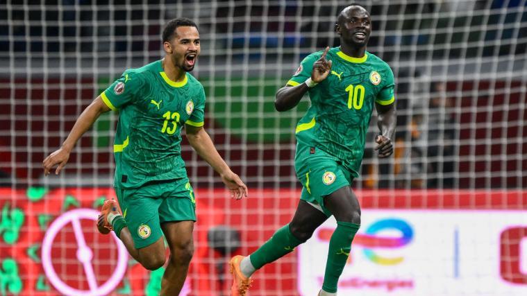 Sadio Mané (rechts) hat den Senegal ins Finale des Afrika-Cups geschossen. © APA/afp / SEBASTIEN BOZON