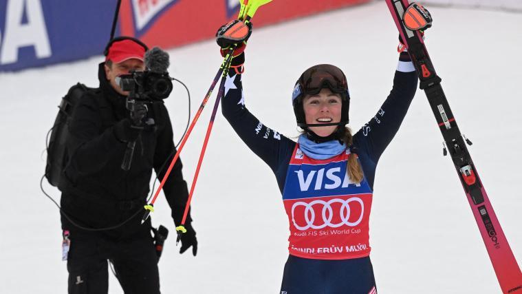 Shiffrin jubelt im Ziel. © APA/afp / MICHAL CIZEK