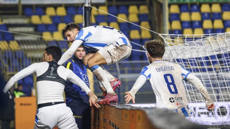 Südtiroler Stürmer (vorne) jubelte ausgelassen. © Pescara Calcio