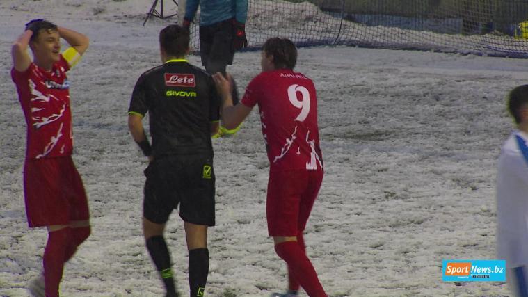 Das Jahr 2026 hat begonnen: In der heimischen Oberliga rollt seit diesem Wochenende wieder der Ball.  Dabei haben wir unter anderem das Schneespektakel zwischen Brixen und Ahrntal gefilmt. Zudem gibt es zwei weitere Partien im Video. © stol