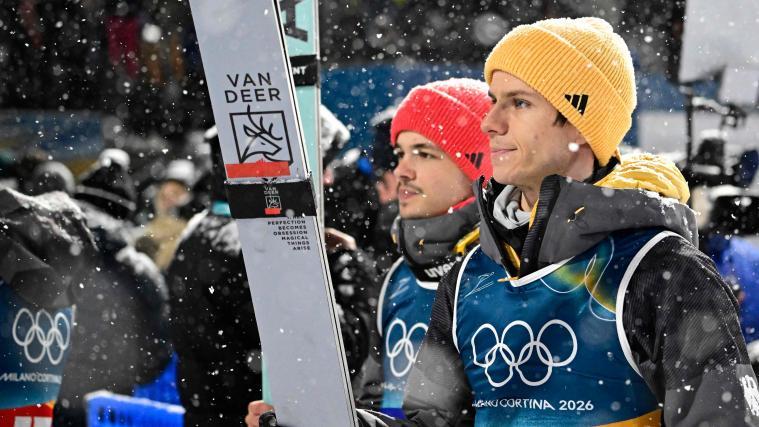Andreas Wellinger (vorne) und Philipp Raimund verpasste eine Medaille um 17 Zentimeter. © APA/afp / TOBIAS SCHWARZ