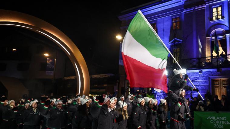 Auch in Cortina d'Ampezzo waren zahlreiche Athleten Italiens um Fahnenträgerin Federica Brignone dabei. © APA/afp / FRANCK FIFE