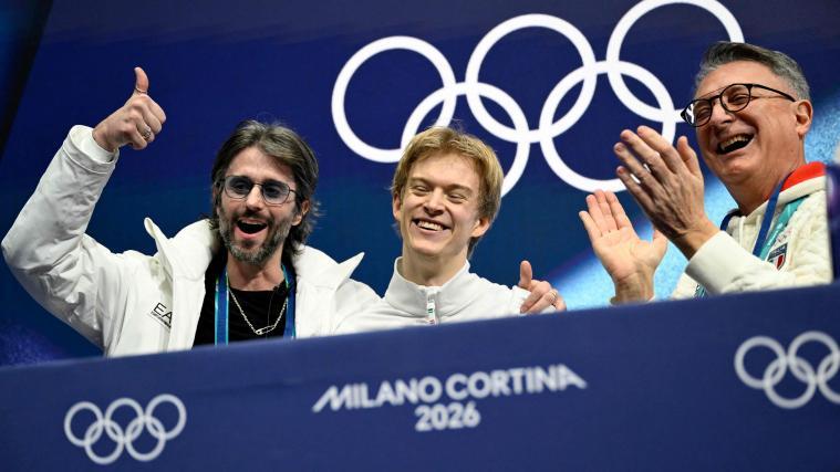 Daniel Grassl (au centre) est ravi après l'annonce de sa note par le jury. © APA/afp / WANG ZHAO