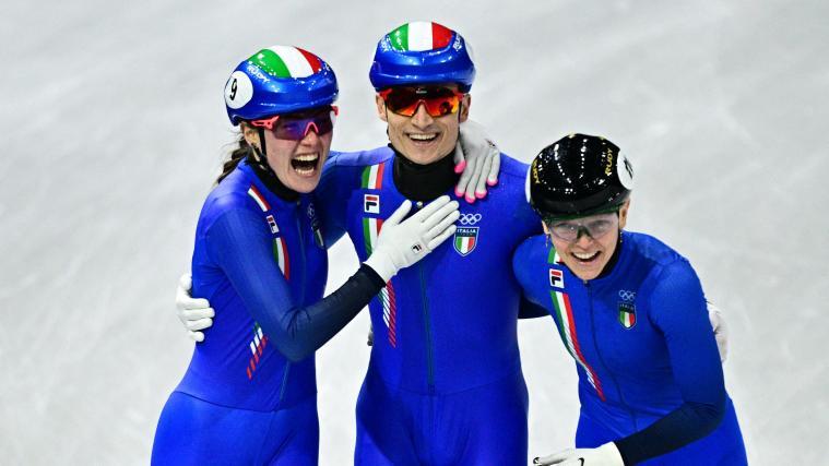 Elisa Confortola, Pietro Sighel und Arianna Fontana bei den Olympischen Spielen in Mailand. © APA/afp / JULIEN DE ROSA