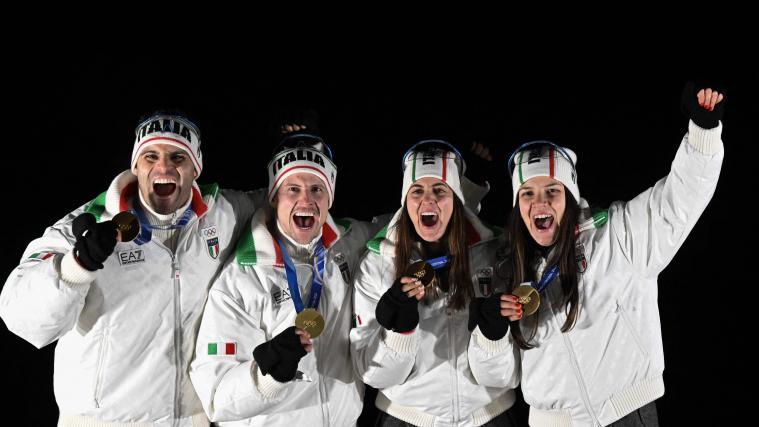 Emanuel Rieder, Simon Kainzwaldner, Andrea Vötter und Marion Oberhofer mit ihren Goldmedaillen. © APA/afp / TIZIANA FABI