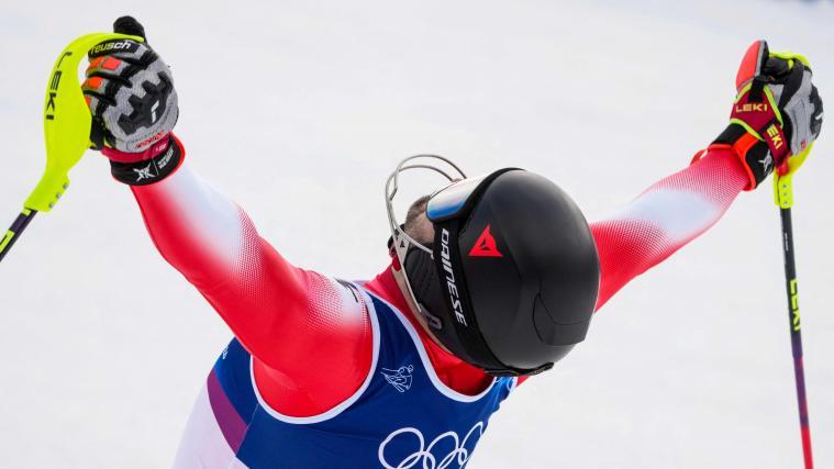 Loic Meillard ist der gefeierte Held in Bormio. © APA/afp / DIMITAR DILKOFF