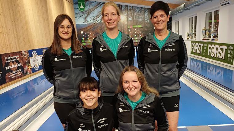 Marion Thaler (hinten Mitte) ist mit den Sterzingerinnen Sabrina Parigger, Gabriele Bürger (hinten), Silena Hochrainer und Sofia Saxl (vorne) auf Erfolgskurs.