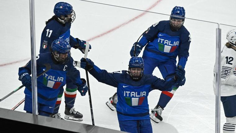 Matilde Fantin (vorne) ließ sich feiern. © APA/afp / JULIEN DE ROSA