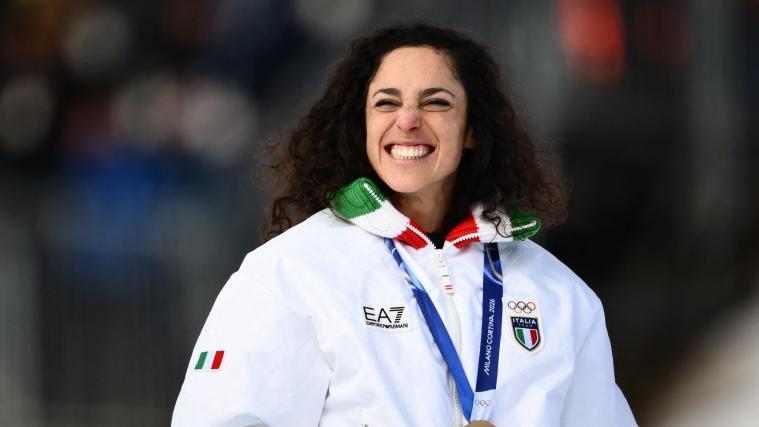 So lächelt ein Champion: Federica Brignone holte Doppel-Gold. © APA/afp / MARCO BERTORELLO