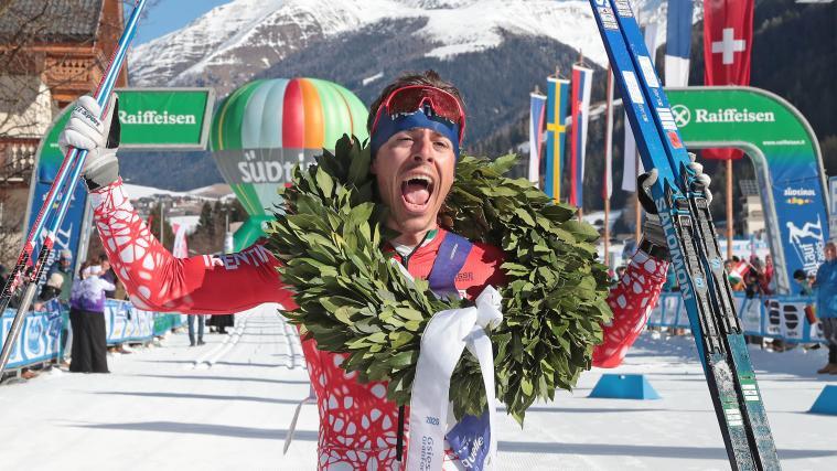 Thomas Rinner freut sich über seinen Sieg im Gsieser Tal. © Newspower.it