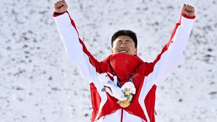 Wang Xindi jubelt über Gold. © APA/afp / JEFF PACHOUD