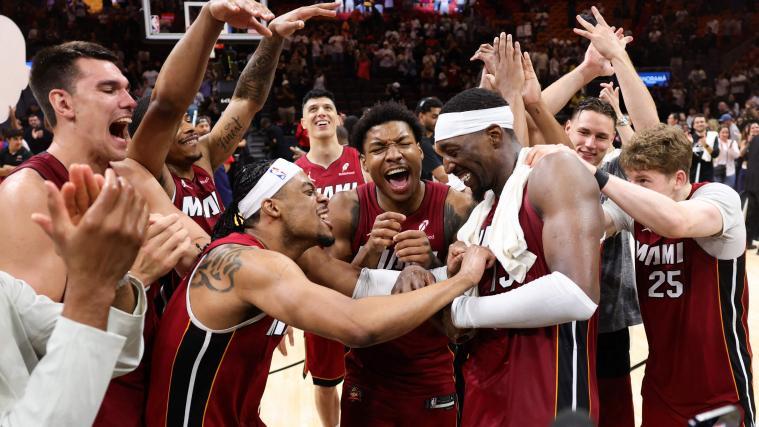 Bam Adebayo wurde von seinen Mitspielern gefeiert. © APA / MEGAN BRIGGS