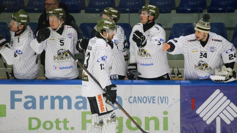 Daniel Gellon und der HCM jubelten in Asiago gleich dreifach.