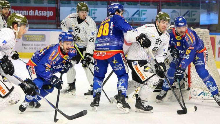 Der HC Meran greift gegen Asiago nach dem Halbfinale. © AlpsHL/Serena Fantini / Fantini Serena