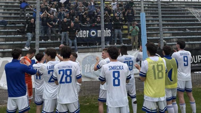 The FCO players and their traveling fans had reason to celebrate. © Facebook