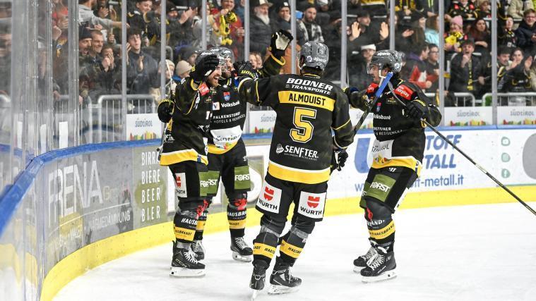 Die Pusterer Stars haben Grund zur Freude: Sie gewannen das erste Halbfinale. © Iwan Foppa / HCP