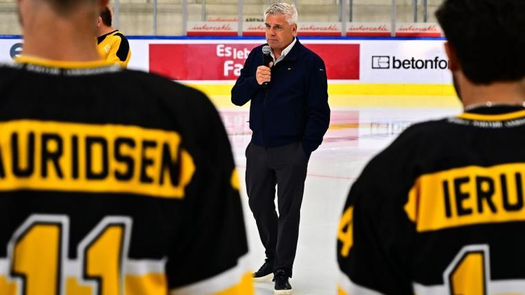 Erich Falkensteiner weiß, wie er seine Pusterer Spieler motivieren kann. © Iwan Foppa
