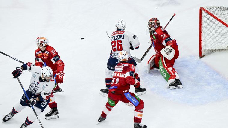 Fehervar (in weiß) und Klagenfurt liefern sich eine enge Serie. © Vörös Dávid