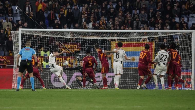 Hier trifft Gatti zum späten 3:3-Ausgleich. © ANSA / GIUSEPPE LAMI