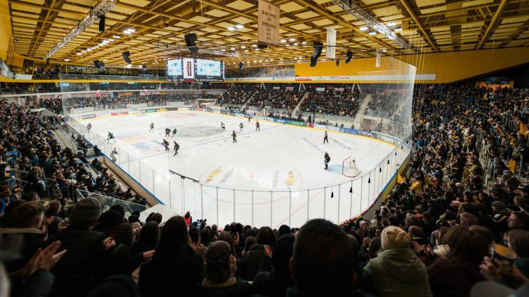In der ausverkauften Intercable Arena bittet der HCP Salzburg zum Tanz.