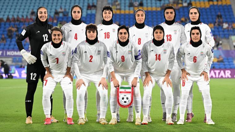 Irans Frauen-Fußballnationalteam setzte ein stilles Zeichen gegen das Regime. © ANSA / DAVE HUNT