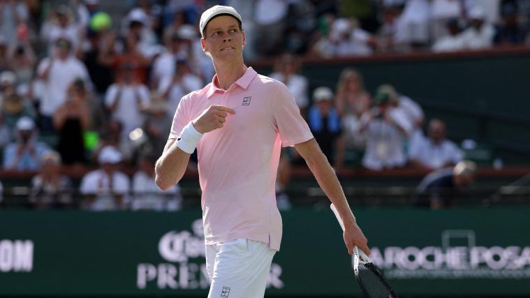 Jannik Sinner hat sein Auftaktspiel beim ATP-Masters in Miami gewonnen. © APA / CLIVE BRUNSKILL