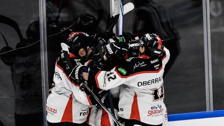 Jubel bei den Kaltern-Spielern.