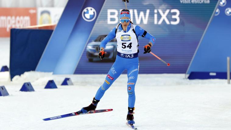 Lisa Vittozzi macht Jagd auf Julia Simon. © ANSA / TOMS KALNINS