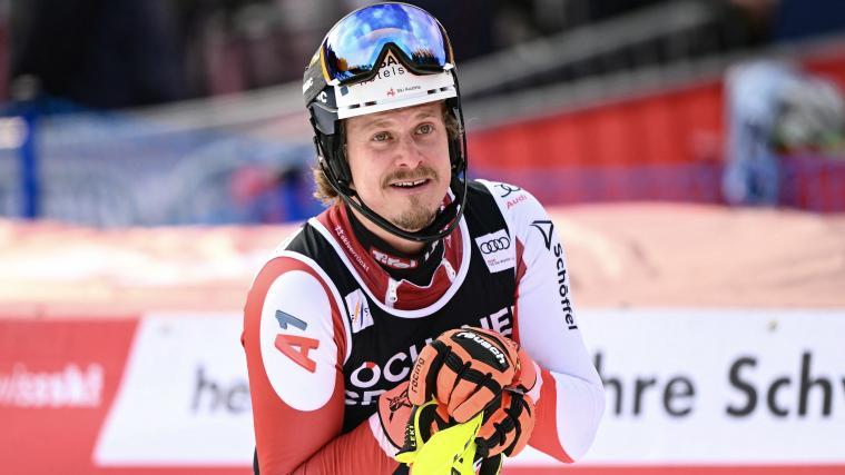 Manuel Feller muss seine Saison vorzeitig beenden. © AFP / MARCO BERTORELLO
