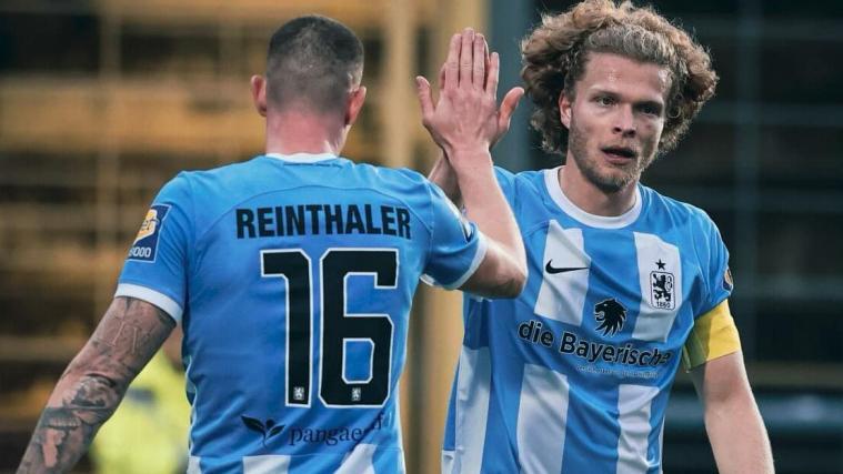 Max Reinthaler (links) ist mit 1860 München in Top-Form. © 1860 München