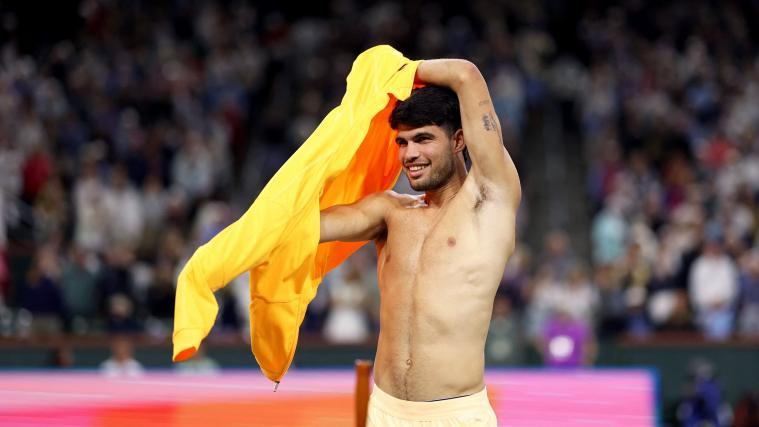 Nach getaner Arbeit fand Carlos Alcaraz auch sein Lächeln wieder. © APA / CLIVE BRUNSKILL