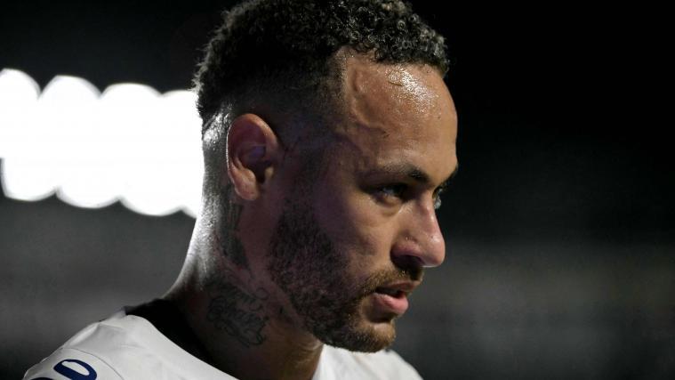 Neymar will unbedingt für Brasilien mit zur WM. © APA/afp / NELSON ALMEIDA