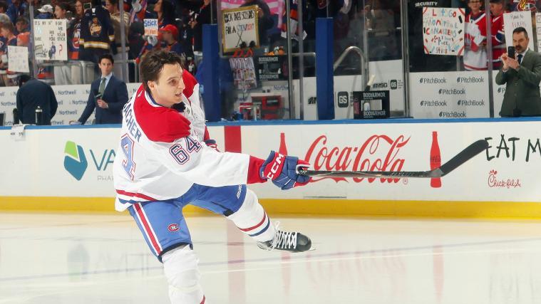 David Reinbacher bei der Rookie Lap vor dem Match. © APA / BRUCE BENNETT