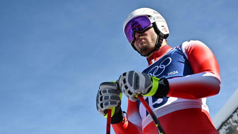 Ein Schweizer Speed-Spezialist hat sich an der Hand verletzt. © APA/afp / FABRICE COFFRINI