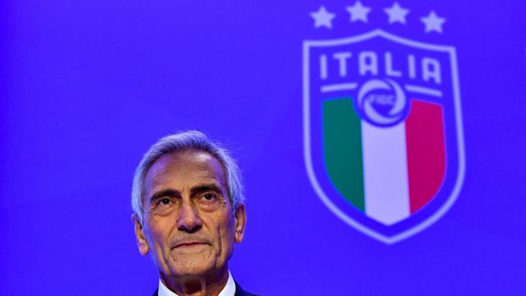 Italiens Fußball-Präsident Gabriele Gravina steht im Zentrum der Kritik. © APA/afp / ALBERTO PIZZOLI
