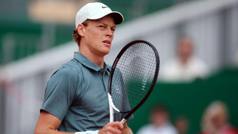 Jannik Sinner hat einen lockeren Sieg gefeiert. © APA/afp / VALERY HACHE
