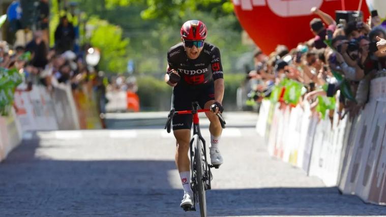 Lennart Jasch hat sich für eine bärenstarke Leistung belohnt. © Tour of the Alps