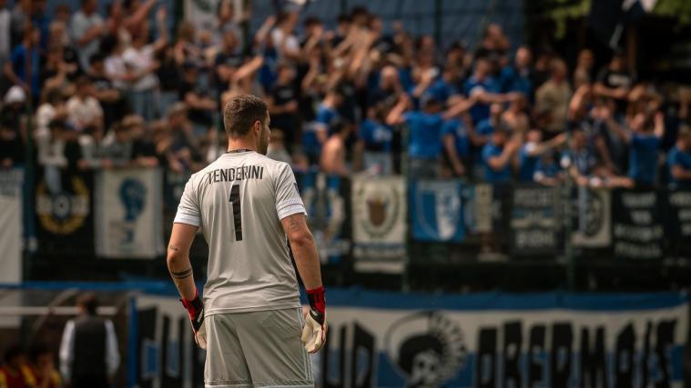 Luca Tenderini und der FC Obermais müssen bis zur letzten Sekunde um den Klassenerhalt kämpfen. © P. Schwienbacher (2)