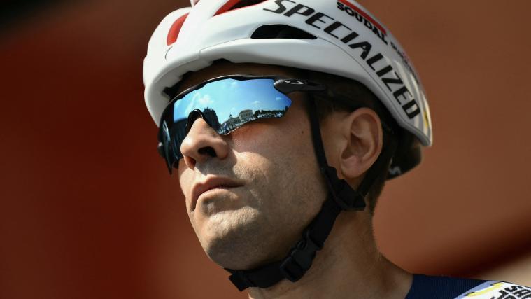 Mikel Landa had to go to the hospital. © AFP / MARCO BERTORELLO