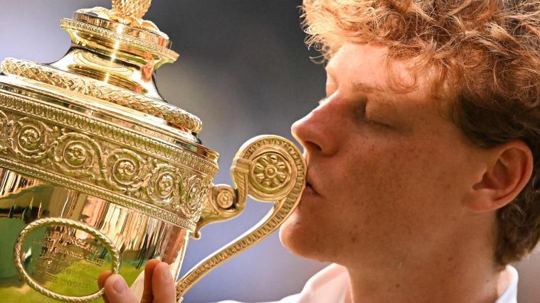 Mit dem Triumph in Wimbledon 2025 hat sich Jannik Sinner unsterblich gemacht. © APA/afp / KIRILL KUDRYAVTSEV